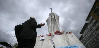 Papa Francesco, Vaticano: “Condizioni stabili, quadro resta complesso”