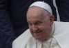 Papa Francesco, Vaticano: “Lievi miglioramenti con l’uso della parola”