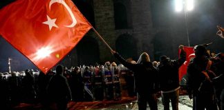 Turchia, sindaco di Istanbul interrogato in tribunale. Proteste in piazza