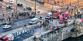 Torino, pullman finisce nel fiume Po in centro città: morto l’autista