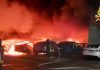 Roma, incendio in concessionaria Tesla: distrutte 17 auto