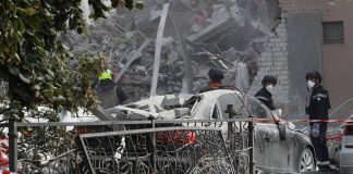Ucraina, raid su Kryvyi: 4 morti. Zelensky: “Non allentare pressioni su Russia”