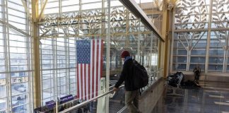 Turisti europei fermati ed espulsi dagli Usa, cosa succede nell’America di Trump