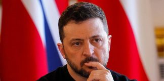 Ucraina, Usa in pressing per dimissioni Zelensky. Ma lui rilancia: “Non facile sostituirmi”