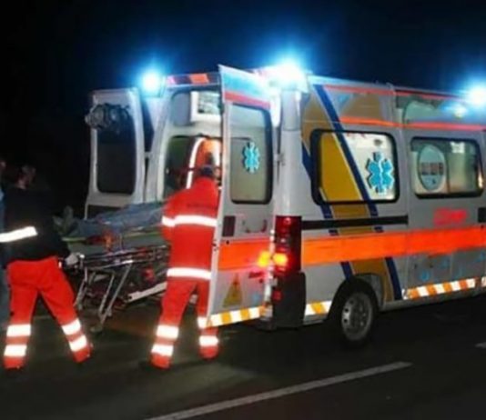 Acquanegra, ubriaco cade a terra e si ferisce alla testa: 33enne in ospedale