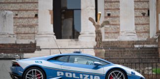 A lezione di sicurezza stradale: giovedì a Ostiglia Lamborghini e pullman della Polizia