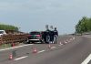 A22, incidente con sorpresa: scoperto in auto arsenale da rapina con esplosivo. Chiusa per ore la corsia di sorpasso