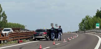 A22, incidente con sorpresa: scoperto in auto arsenale da rapina con esplosivo. Chiusa per ore la corsia di sorpasso