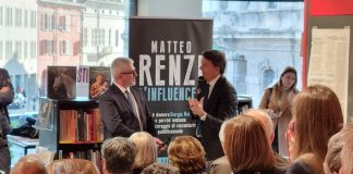 Folla in libreria per Renzi: “Serve un centrosinistra unito per battere la Meloni”