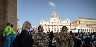 Assange ai funerali di Papa Francesco, fondatore Wikileaks a San Pietro