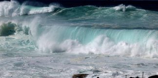 Australia, weekend di Pasqua tragico: almeno sei morti per onde anomale