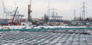 Dazi, Trump: “Sto valutando esenzione temporanea per le auto”