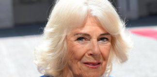Il look della regina Camilla in Italia: sobrietà e spille ‘eredità’ di Elisabetta II