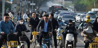 Trump congela dazi, super tariffe solo per la Cina: Pechino risponde