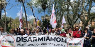 M5S, corteo a Roma contro il riarmo. Conte: “Piano è follia, in piazza per dire no”