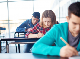 “Non più di 20 per classe”: raccolta firme e incontro a Castiglione con AVS