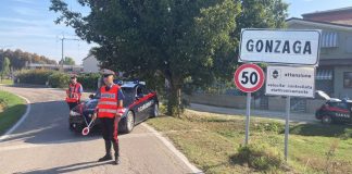 Controlli:via la patente a 47enne ubriaco da record. In auto coi coltelli: denunciato 26enne