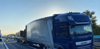 A4, tir perde bobine metalliche: 20 km di coda in autostrada
