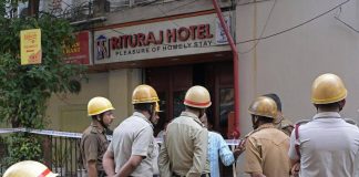 India, incendio in albergo a Calcutta: almeno 15 morti