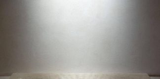 Papa Francesco, la tomba e l”errore’ che fa discutere: la foto