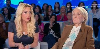 Valeria Marini e la mamma, gelo a Domenica In: “Sbloccami il cellulare”