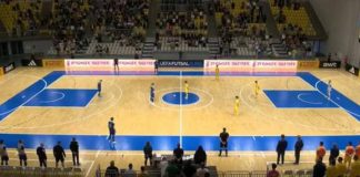 Ucraina, sfida aperta alla Uefa: minuto di silenzio nonostante il divieto – Video