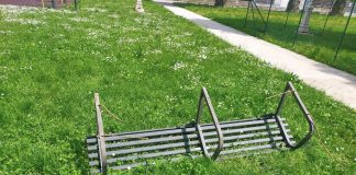 Panchine vandalizzate in due parchi di Roverbella. Cortesi: “controlleremo le immagini delle telecamere”