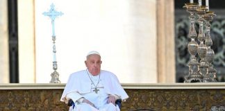 Papa Francesco a sorpresa nella basilica di San Pietro