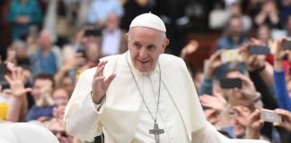 Papa Francesco, le nuove regole per i funerali semplici dettate da Bergoglio
