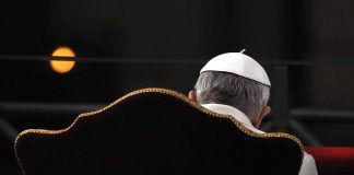 Papa Francesco e la causa della morte, ecco perché la polmonite c’entra con l’ictus