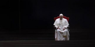 Papa Francesco, la vita e il pontificato nel rogito posto nella bara: “Testimone di umanità”