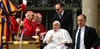 Il Papa in piazza San Pietro per la domenica delle Palme: “Buona Settimana Santa”