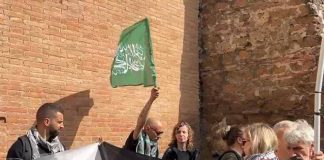 25 aprile, tentano di issare bandiera Hamas a porta San Paolo a Roma