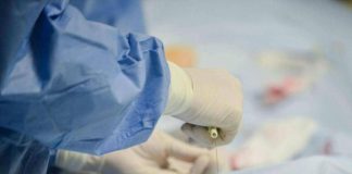 Ingoia scheggia di plastica, salvata bimba di 14 mesi a Bari