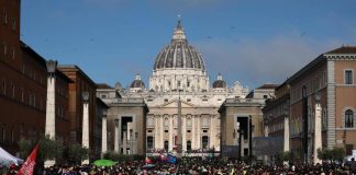 Funerali Papa Francesco, l’uomo di Musk in Italia: “Triste vedere ex ministri ridere”