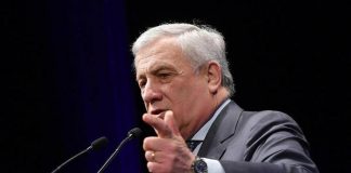 Dazi congelati, Trump annuncia stop di 90 giorni. Tajani: “Pausa positiva”