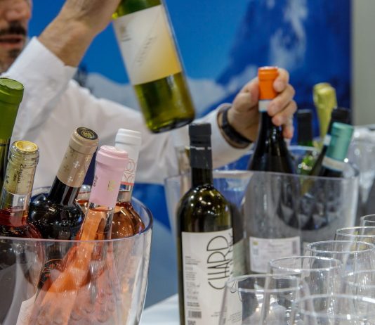 Vinitaly, inaugurato padiglione Lombardia: “Contro i dazi puntare sulla qualità”
