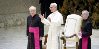 Papa “Tacciano le armi, Chiesa non si stancherà di ripeterlo”