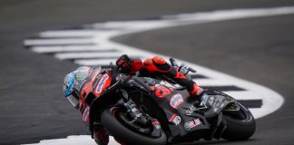 Bezzecchi trionfa nella MotoGp in Gran Bretagna, out Quartararo-Bagnaia