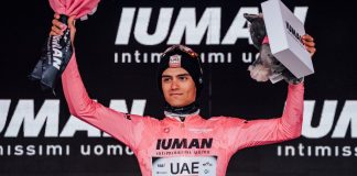 Del Toro vince la tappa con la maglia rosa a Bormio