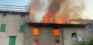 Pasticceria Parolini, la disperazione del titolare: “danno enorme”. Vigili del fuoco al lavoro fino a mezzogiorno