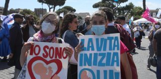 Aborto, pro life in piazza a Roma: “Piena sintonia con Papa Leone XIV su difesa vita”