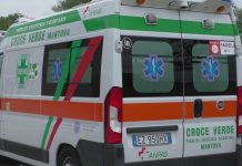 Mantova, auto salta lo stop e investe ciclista: 53enne al Poma