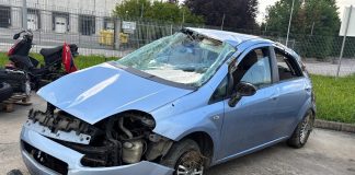 Moglia, auto ribaltata fuori strada. Grave giovane di 20 anni elitrasportata a Brescia