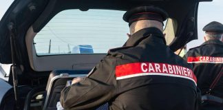 Donna travolta e uccisa da una ruspa in spiaggia a Cervia, l’autista è risultato positivo alla cocaina