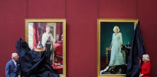 Carlo e Camilla, svelati i ritratti ufficiali dell’incoronazione