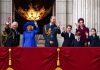 Royal Family insieme ai veterani nel Giorno della Vittoria in Europa