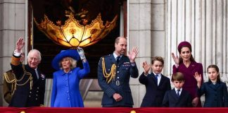 Royal Family insieme ai veterani nel Giorno della Vittoria in Europa