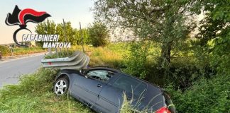 Investe un ciclista e fugge, poi esce di strada: il pirata è un 51enne evaso dai domiciliari. Ora è in carcere