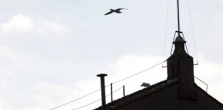 Conclave oggi al via, gli occhi del mondo puntati sul comignolo della Sistina